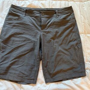 Gray Women's Shorts- Kuhl Trkr size 16